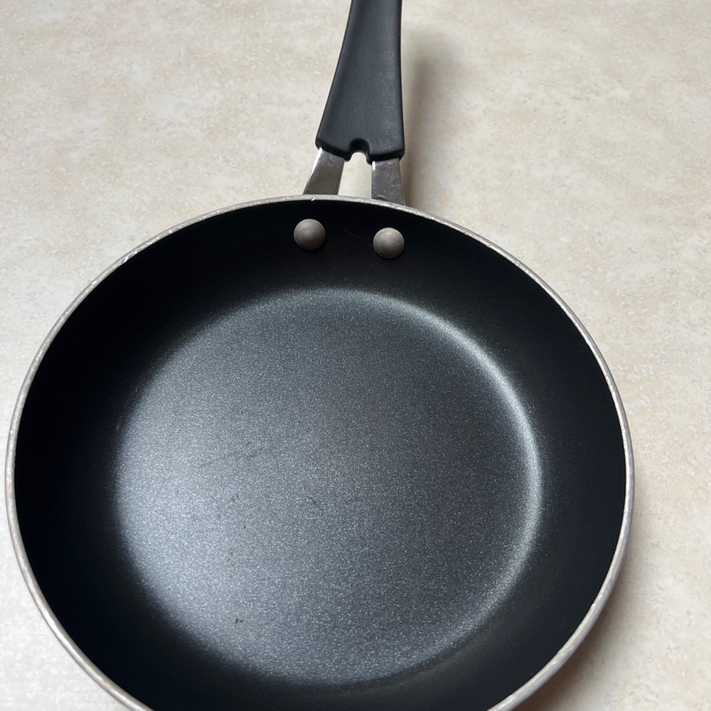 8 inch porcelain enamel TRAMONTIN a nonstick skillet in excellent condition